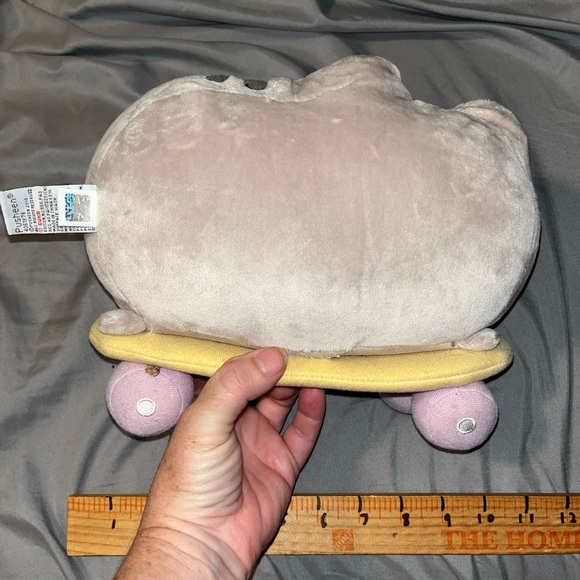 Pusheen the cat .cat on a skateboard 2018 Barnes and noble - Picture 3 of 7